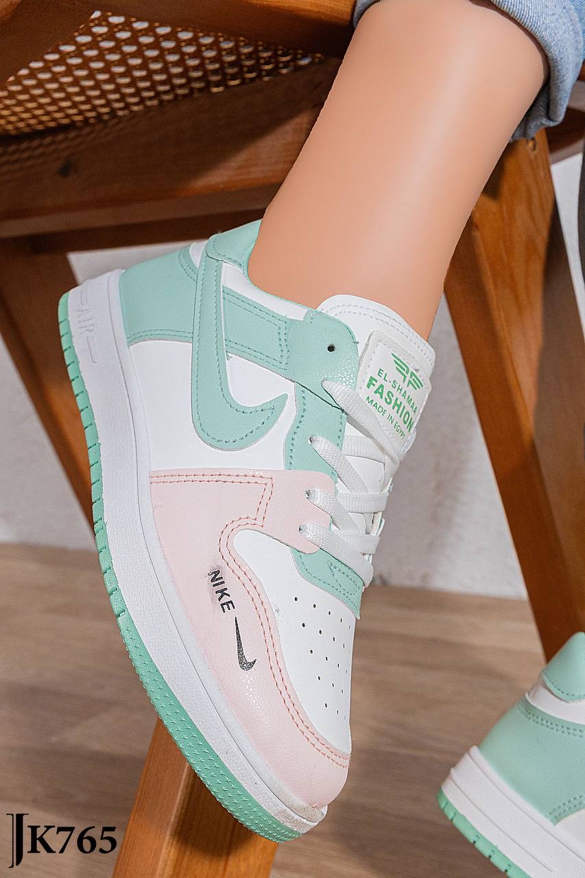 /public/uploads/photos/shares/Suzy shoes/IMG_4213.jpeg